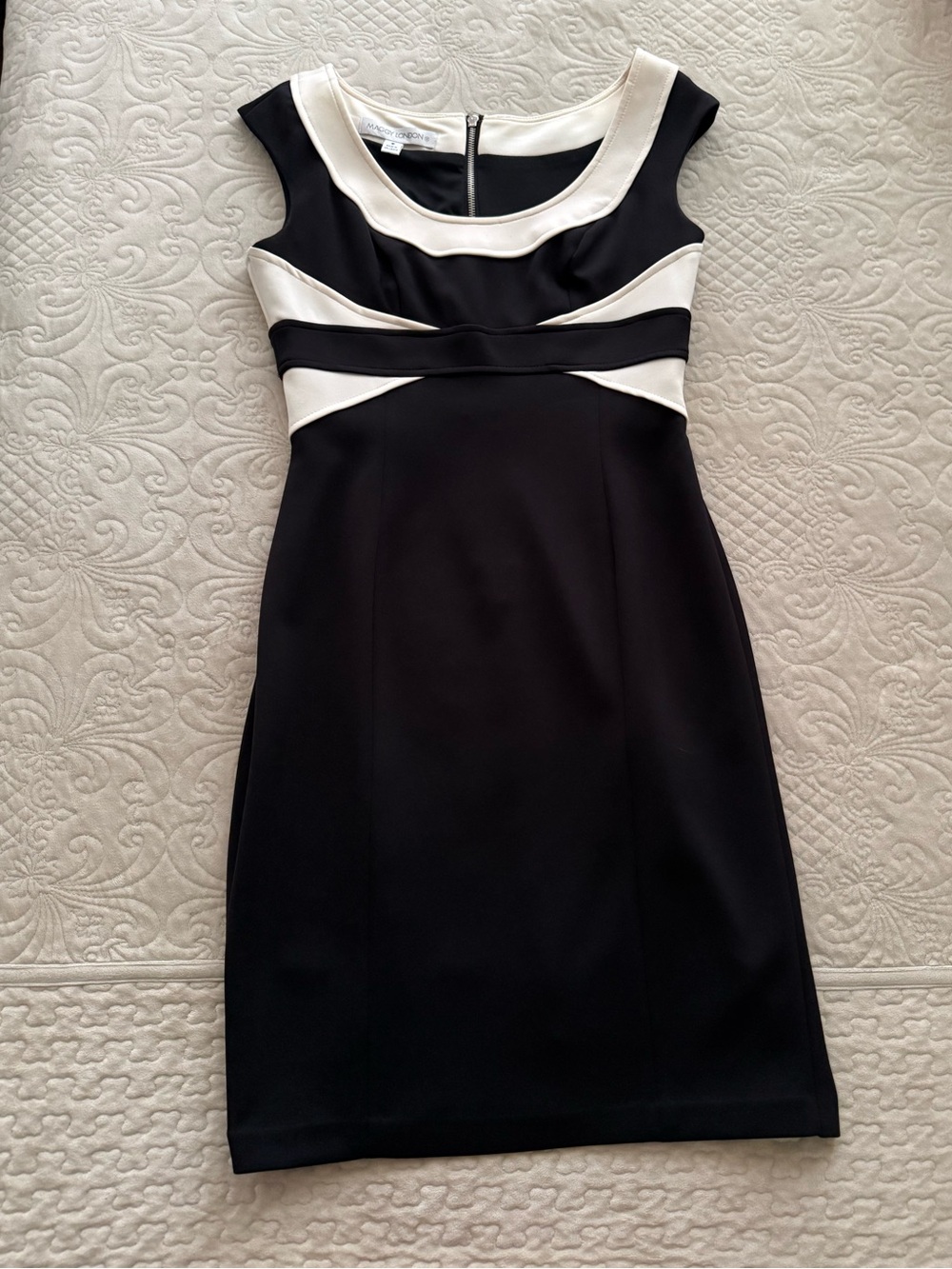 Maggy London Black and White Cap-Sleeve Sheath Dress